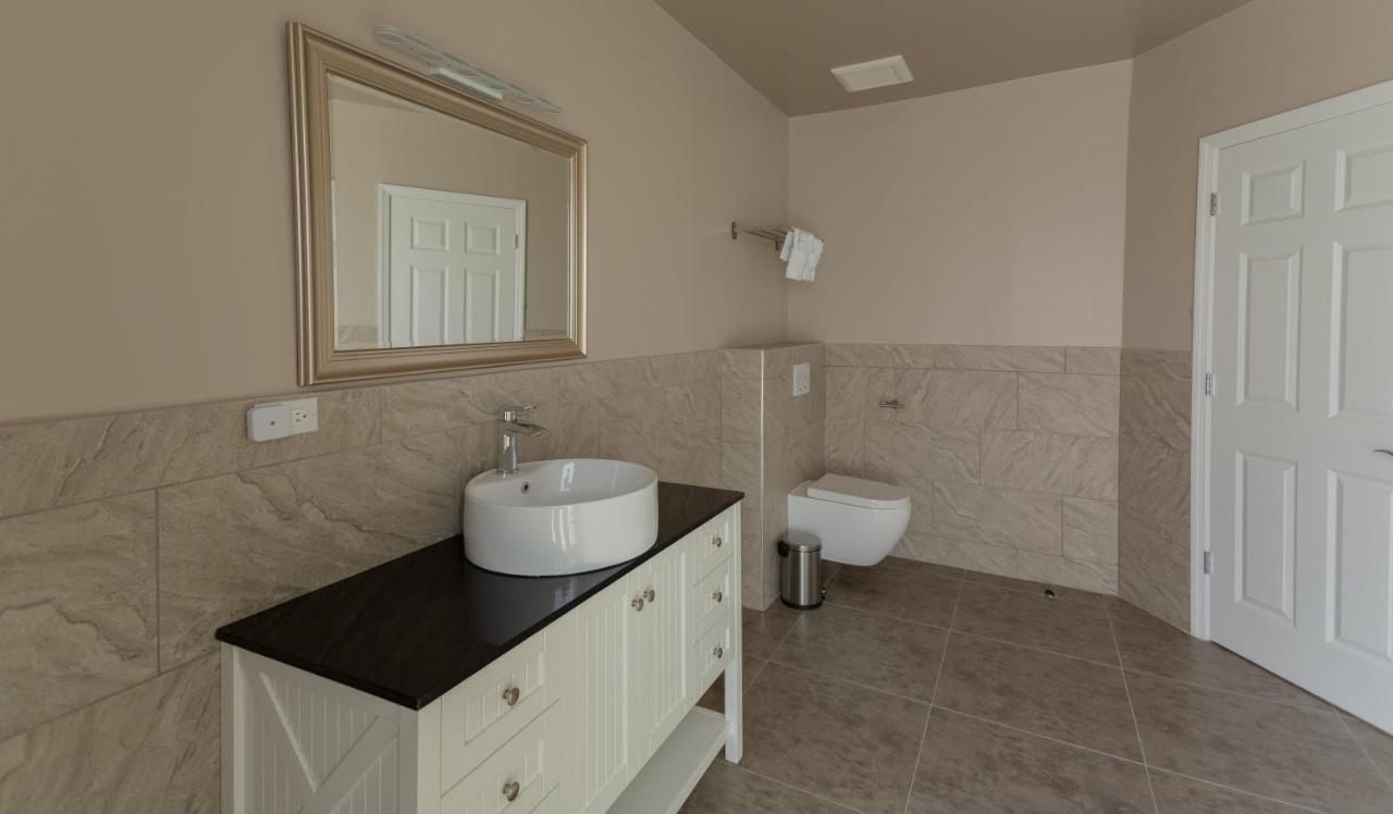 Oranjestad City Suites Экстерьер фото